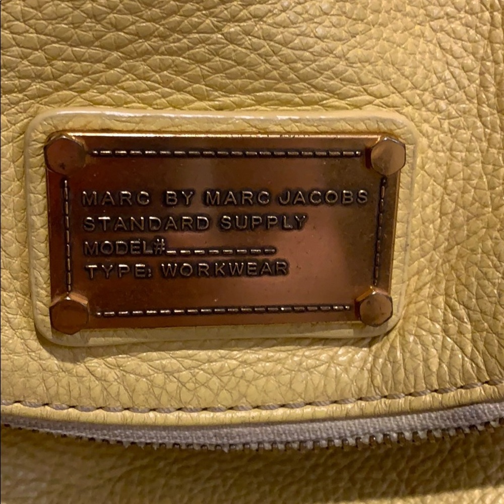 Cute yellow Marc Jacobs crossbody - Picture 2 of 9